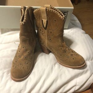 FRYE Tan leather boots